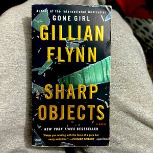 Sharp Objects by Gillian Flynn book